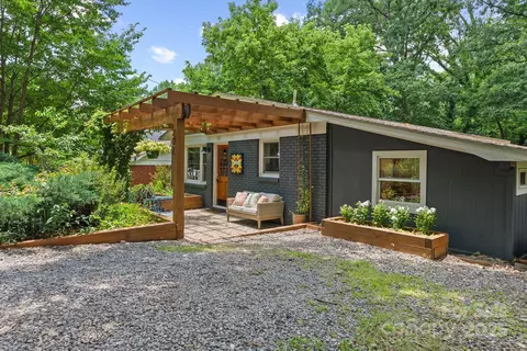 207 S Oconeechee Ave, Black Mountain, NC 28711