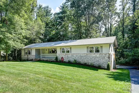 2809 Hampton Dr, Hendersonville, NC 28791