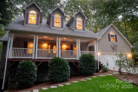 93 Hickory Dr, Maggie Valley, NC 28751