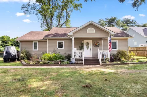 7929 Mountain Shore Dr, Sherrills Ford, NC 28673