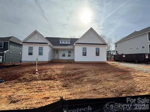 1353 Knob Creek Dr, Gastonia, NC 28054