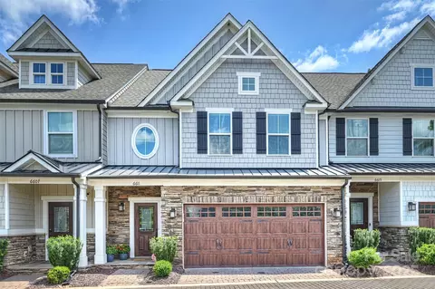 6611 Winterfell Ct, Charlotte, NC 28210