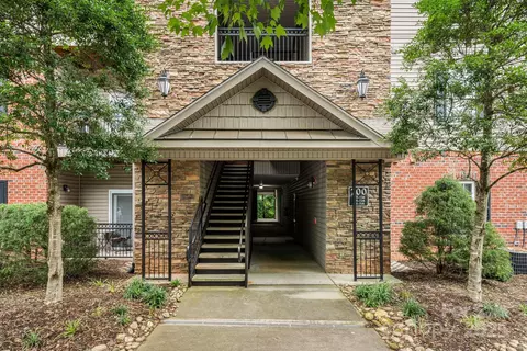 727 Appeldoorn Cir, Asheville, NC 28803