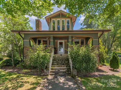 213 Chapel Dr, Lake Junaluska, NC 28745