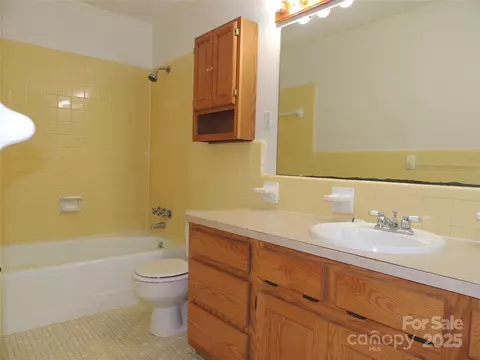 Bath - 1106 3rd Street Se Dr SE, Conover, NC 28613 photo 3 of 3