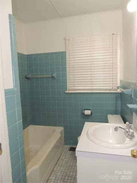 Bath - 1106 3rd Street Se Dr SE, Conover, NC 28613 photo 1 of 3