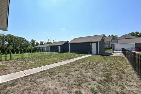 Exterior - 17318 Gladys Way, Davidson, NC 28036 photo 5 of 8