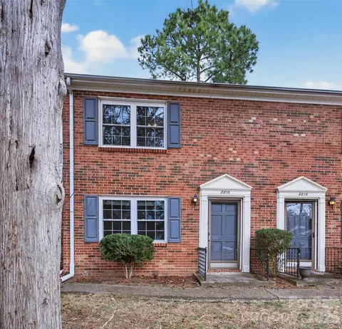 8816 Hunter Ridge Dr, Charlotte, NC 28226