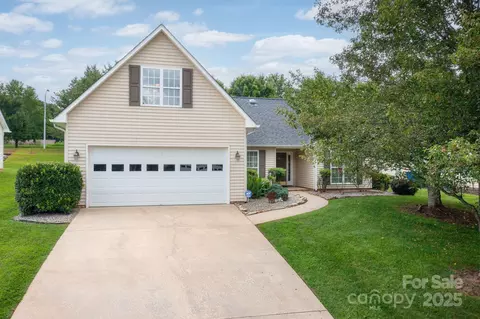 316 Pole Barn Dr, Asheville, NC 28806