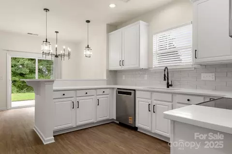 Kitchen - 437 Silver Cypress Ln, Fort Mill, SC 29708 photo 2 of 3