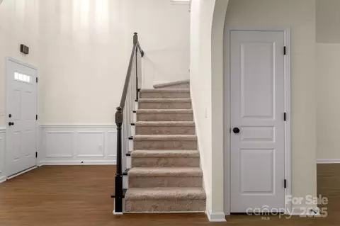 Entry Way - 437 Silver Cypress Ln, Fort Mill, SC 29708 photo 4 of 8