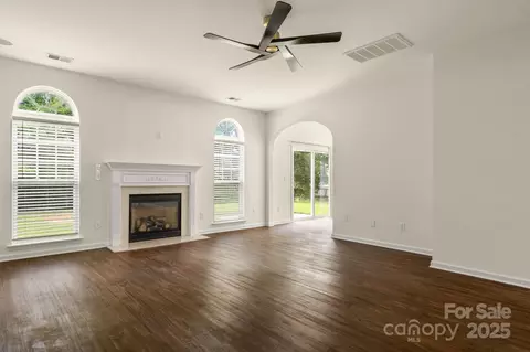 Living - 437 Silver Cypress Ln, Fort Mill, SC 29708 photo 7 of 8