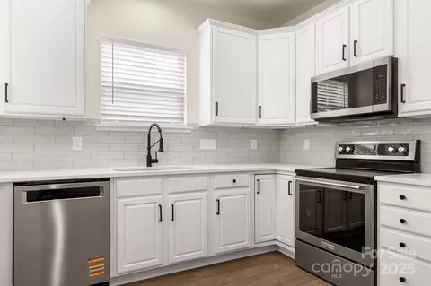 Kitchen - 437 Silver Cypress Ln, Fort Mill, SC 29708 photo 3 of 3