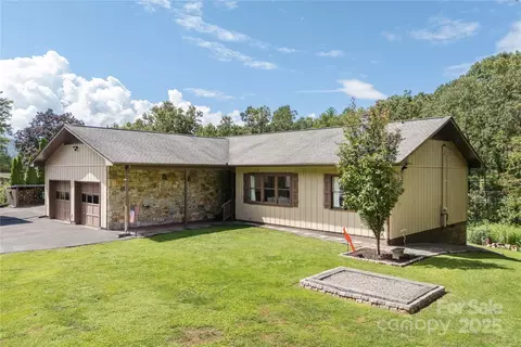 365 N Fork Rd, Black Mountain, NC 28711