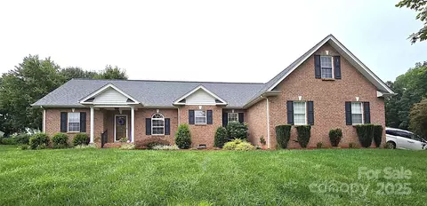 266 Wittenburg Springs Dr, Taylorsville, NC 28681