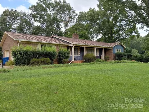 3844 Dover St, Claremont, NC 28610
