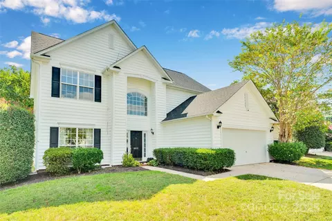 8832 Cavonnier Ln, Charlotte, NC 28216