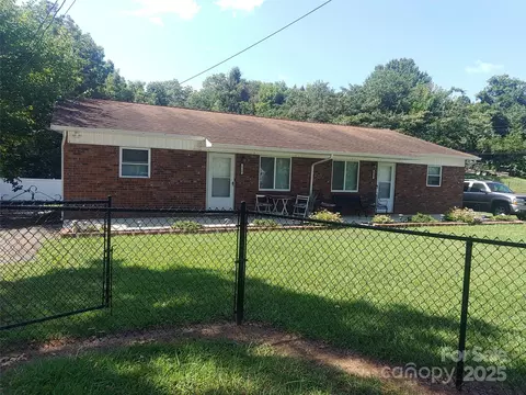 1755 2nd Nw Ave NW, Hickory, NC 28601
