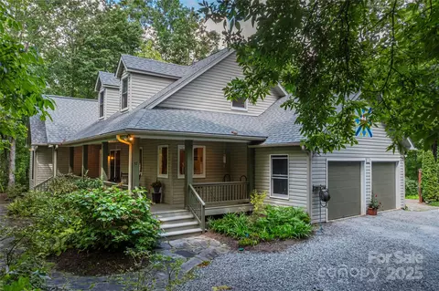 37 Wood Robin Ln, Black Mountain, NC 28711