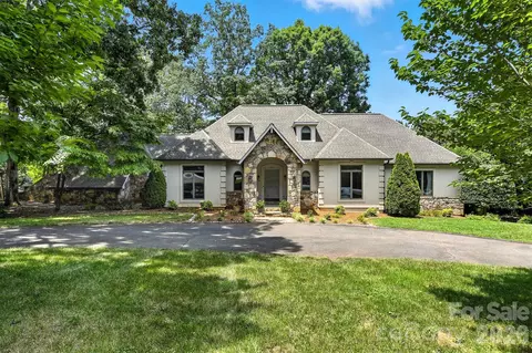 5042 Ridgeland Dr, Hickory, NC 28602