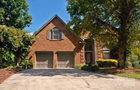 3404 Pondview Ln, Charlotte, NC 28210