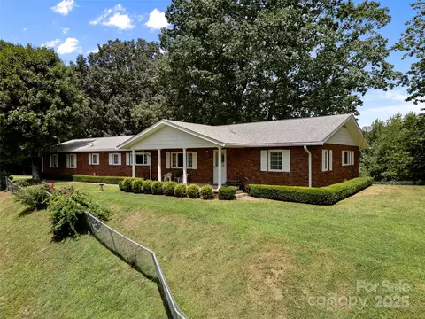 280 Apple Blossom Ln, Waynesville, NC 28786