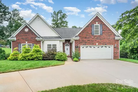 1319 N Main St, Lowell, NC 28098