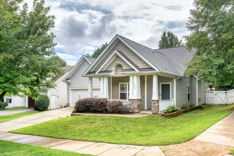 6402 Colonial Garden Dr, Huntersville, NC 28078