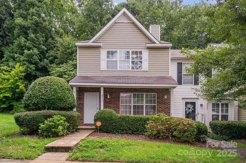 5921 Cougar Ln, Charlotte, NC 28269