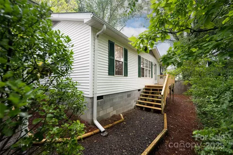 77 Baker Ave, Asheville, NC 28806