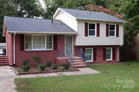 6727 Cedar Springs Rd, Charlotte, NC 28212
