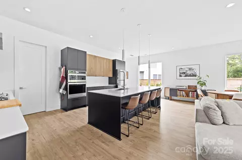 102 Mattoon St, Charlotte, NC 28216