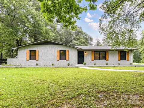 209 Falcon Dr, Concord, NC 28025