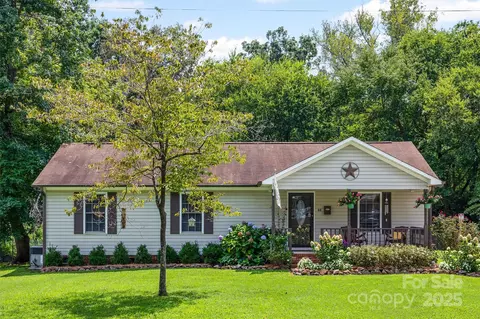 44 6th St, York, SC 29745