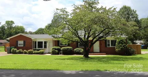 1421 Thompson Ave, Charlotte, NC 28216