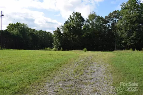 1302 W Melvin Hill Rd, Columbus, NC 28722