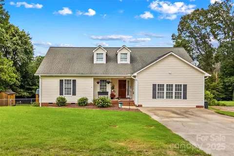 1829 Kenmore Dr, Statesville, NC 28625