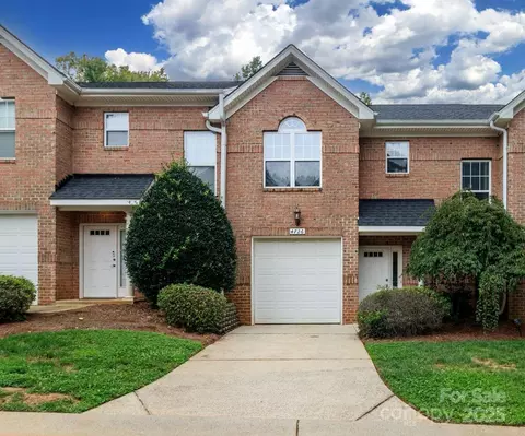 4726 Hunter Crest Ln, Charlotte, NC 28209