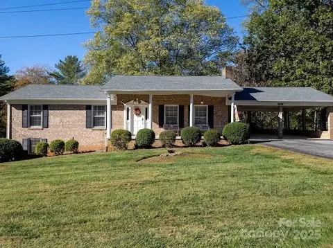 2489 Corolla Hills Dr, Lenoir, NC 28645
