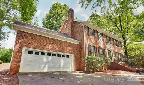 10016 Whitethorn Dr, Charlotte, NC 28277