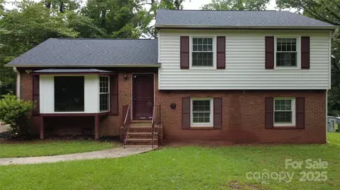6212 Snowcrest Ct, Charlotte, NC 28212