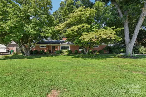 1429 Bevis Dr, Charlotte, NC 28209