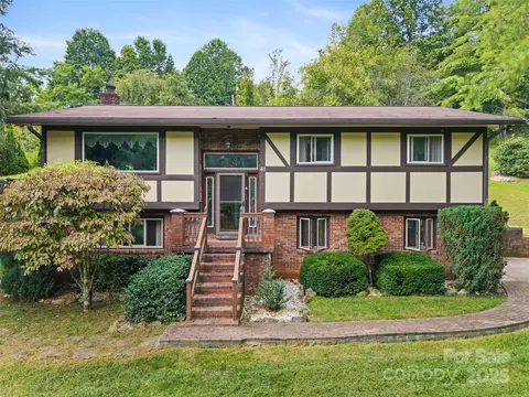 41 Red Fox Den Rd, Mars Hill, NC 28754