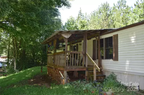 8 Wayne Hyatt Dr, Marion, NC 28752