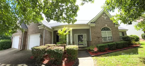 5933 Kirkwynd Commons Dr, Charlotte, NC 28278