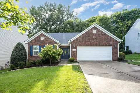 11334 Breezehill Ln, Charlotte, NC 28262