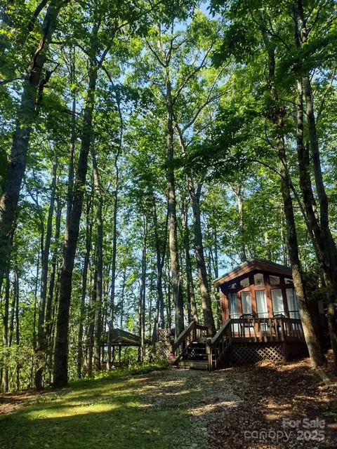 128 Overlook Dr, Spruce Pine, NC 28777
