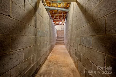 Entry Way - 106 Blue Bird Ln, Tryon, NC 28782 photo 3 of 3