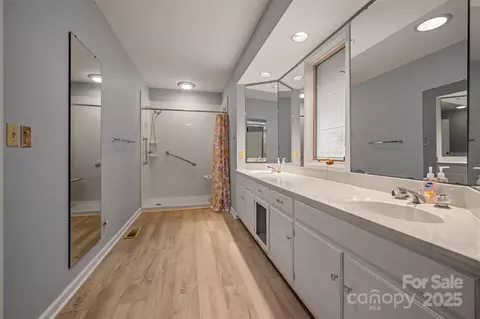 Bath - 106 Blue Bird Ln, Tryon, NC 28782 photo 1 of 2