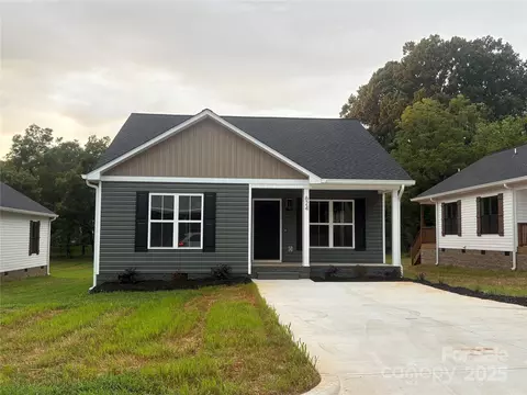 624 W Bell St, Statesville, NC 28677